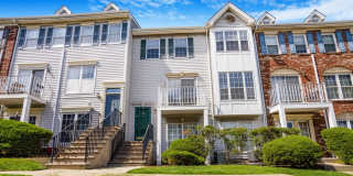 Spacious Newly Rennovated 2 Bedroom House with 2.5 Bath Gallery 1