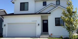 Charming 3 Bedroom Home in Urbandale Gallery 1