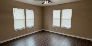Newly Remodeled 2 Bedroom-1 Bath House Gallery 12