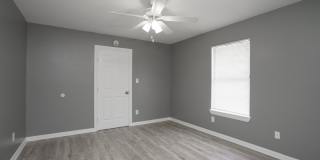 1918 Angus Street -3 Gallery 43