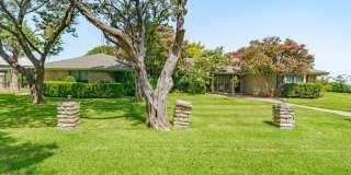 Beautiful large country home with amazing views 70 Miles from downtown Ft Worth,14 miles to Stephenville, 33 miles to Granbury Gallery 1