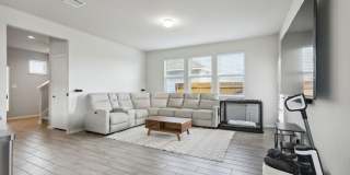 5 Bedroom Single Family Home in Elgin Gallery 1