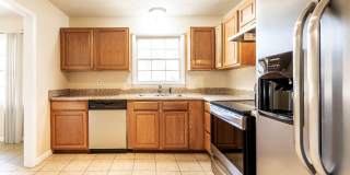 4 Bedrooms & 2.5 Bathrooms Gallery 5