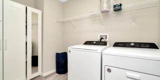 Spacious 5BR House in Riverview Gallery 25