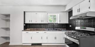 Gorgeous 3 Bedroom in Troy Hill available June 1! Gallery 19