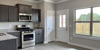 402 Red Robin St Gallery 7