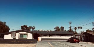 Beverly Green Large Home with Pool and In-Law Unit Gallery 1
