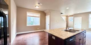 Modern 3 Bed/2.5 Bath with Double Car Garage Townhome in Sandy, OR! Gallery 13