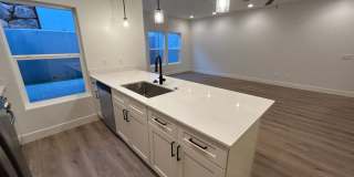 Open Concept! 3 Bed, 2.5 Bath, 2 Car Garage Gallery 1