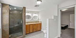 Luxury housing ,Close to U of A! Newly Renovated Gallery 17