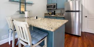 Parkside Suite: Fully Furnished Modern Studio in the Heart of Jacksonville $300 Utility Fee Gallery 22