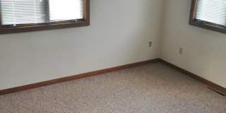 3 Bedroom, 2 Bath Duplex in North Side Iowa City Gallery 9