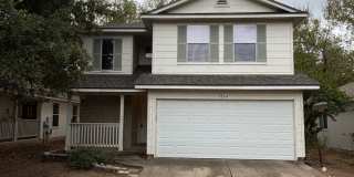 3 Bedroom 2 Bath with Open Space Upstairs Near Downtown Austin! Gallery 1