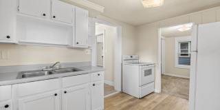3 Bedroom 1 Bath 2 Stall Detached Garage Gallery 6