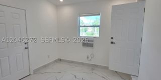305 SE Airoso Blvd Gallery 25