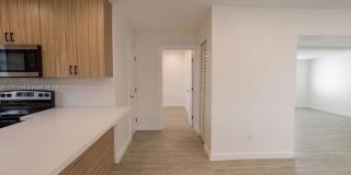 7871 Hope Street Gallery 17