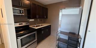 2715 Tigertail Ave Gallery 2