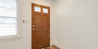 2018 Remodeled 3 bed / 2 bath - wood / tile floors, fenced yard. Hyde Park / Downtown Gallery 12