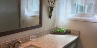 Beautifully updated 3-bedroom 1 bath duplex in Springfield! Gallery 17