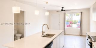 2555 NE 193 ST 2555 NE 193 ST Gallery 1
