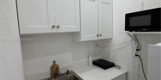 2442 NE 3rd Ct Gallery 5