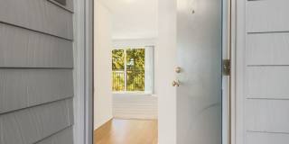 2 Bed, 1 Bath Condo with Easy Access to I-405 2 Bed, 1 Bath Condo with Easy Access to I-405 Gallery 3
