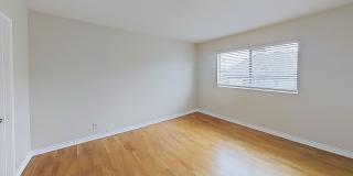 2/Bedroom Townhome in West Hills! Gallery 17