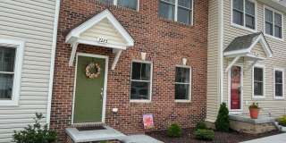 Spacious Luxury Townhome! Outstanding Location! Gallery 1