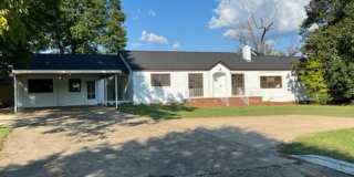 Roomy 3 bedroom/2 bath home on 1 acre in Phenix City! Gallery 1