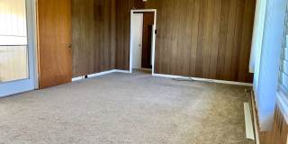 Charming Singe Family Home 3/1/2 with Spacious & Fenced Yard Gallery 18