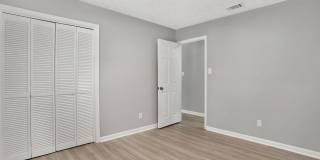 3 bedroom 2 bath home in Village Green Gallery 18