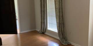 Great Location Close to LSU Gallery 8
