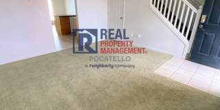 MOVE IN SPECIAL - 2 Bed 1.5 Bath Town Home - 1 Car garage Gallery 10