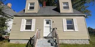 Two bedroom one bath house in Rock Island Gallery 1