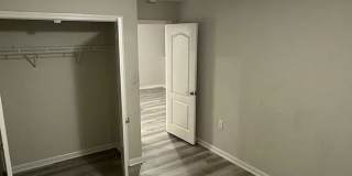 Room in 3 Bedroom Home at Joneshaven Dr Gallery 1