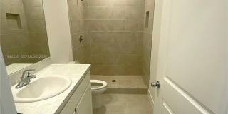 453 NE 13th St Gallery 14