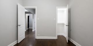 1112 W Glenlake Ave Gallery 2