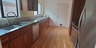 2 bdm 2 bath Ranch with Large fenced yard Gallery 6