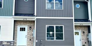 Like New 3 Bed, 2.5 Bath Townhouse Gallery 1