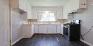 Beautifully Done 3 Bedroom House! Available for Immediate Move in! Gallery 12