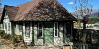 3 Gables Place Gallery 1