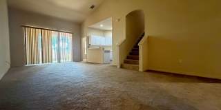 Beautiful 3 room /2.5 bath Gated Community W/ Pool Close to the Skyway Gallery 5