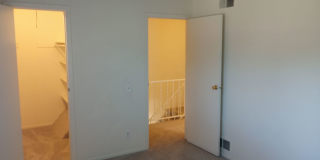 2 bed, 1 Bath, 900 sqft with washer/dryer hookups and 1 car garage Gallery 16