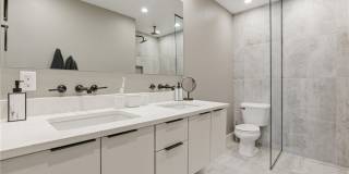 240 E Jefferson St Gallery 30