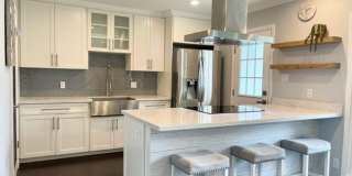 Split level townhome in Aiea! PET FRIENDLY! Gallery 1