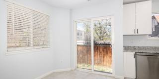 Beautiful 3 bed / 2 bath duplex in Uptown Neighborhood! Gallery 9