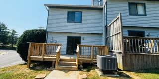 2 Bedroom, 2.5 Bath Townhouse Gallery 24
