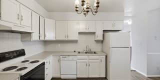 3-Bed, 2-Bath Duplex across from Lake Loveland! Gallery 7