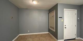 2 bedroom 1 Bath Central City Gallery 5