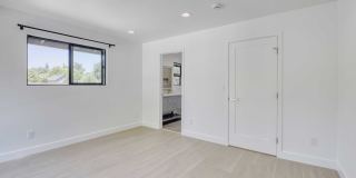 2091 Harvard Street Gallery 15